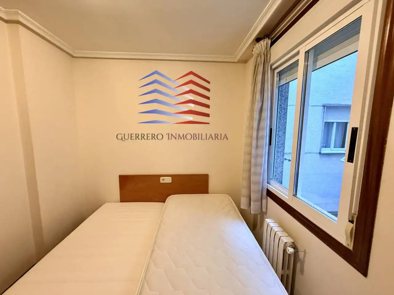 Schlafzimmer von Wohnungen zur Miete in Ourense Capital  mit Heizung, Parkett und Abstellraum