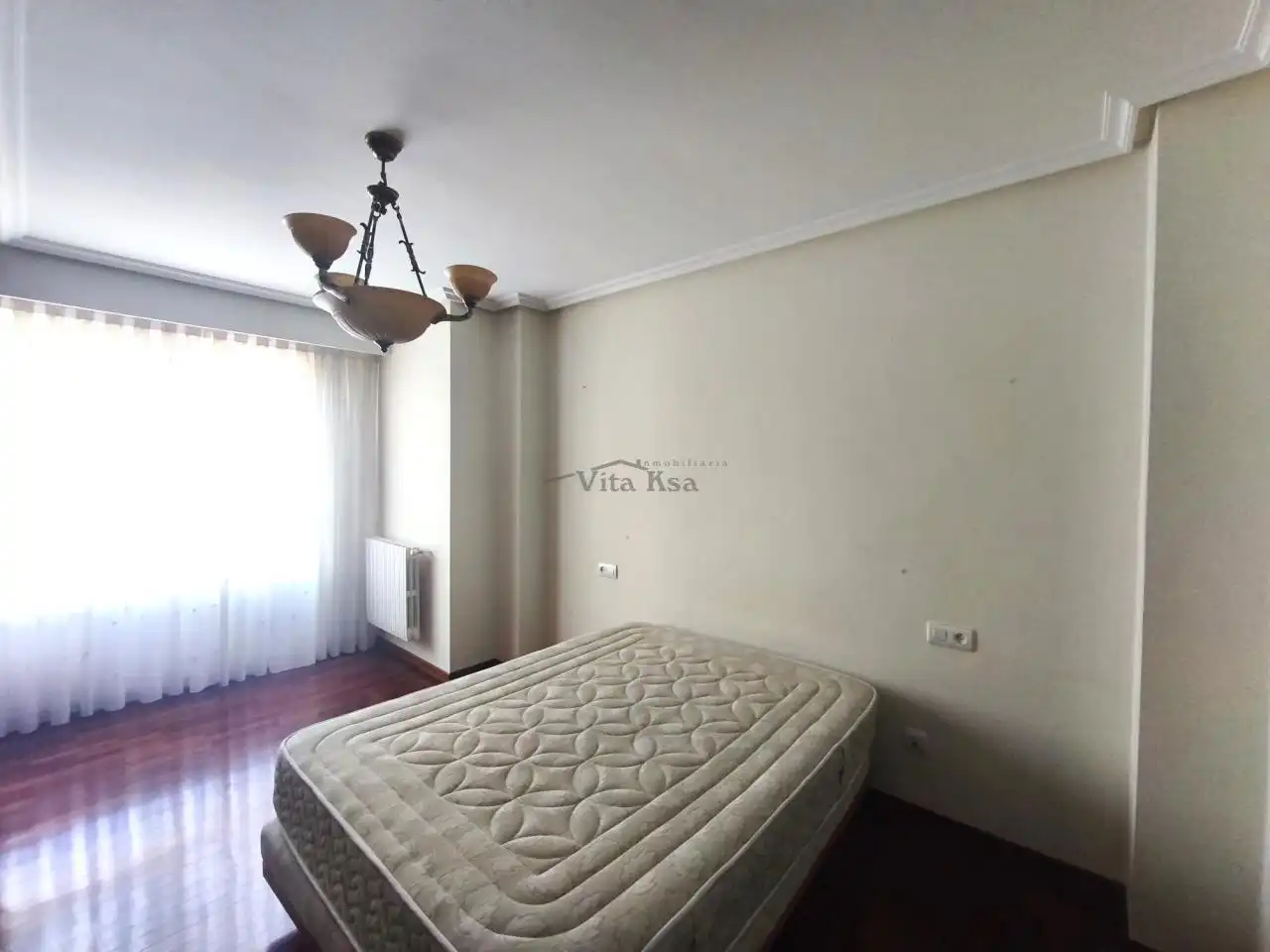 Schlafzimmer von Wohnung zur Miete in Ourense Capital  mit Heizung, Parkett und Möbliert