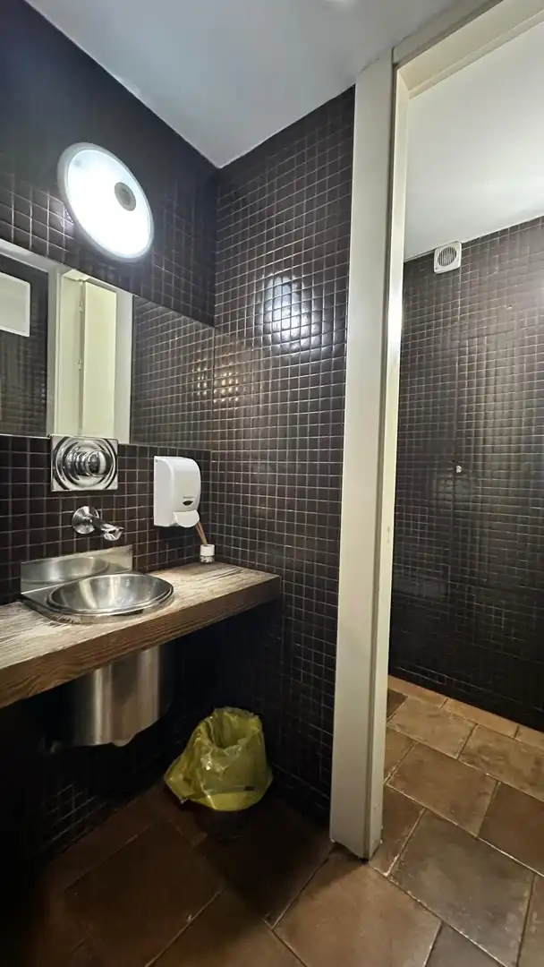 Baño de Local en traspaso en Burgos con Aire acondicionado, Terraza y Amueblado