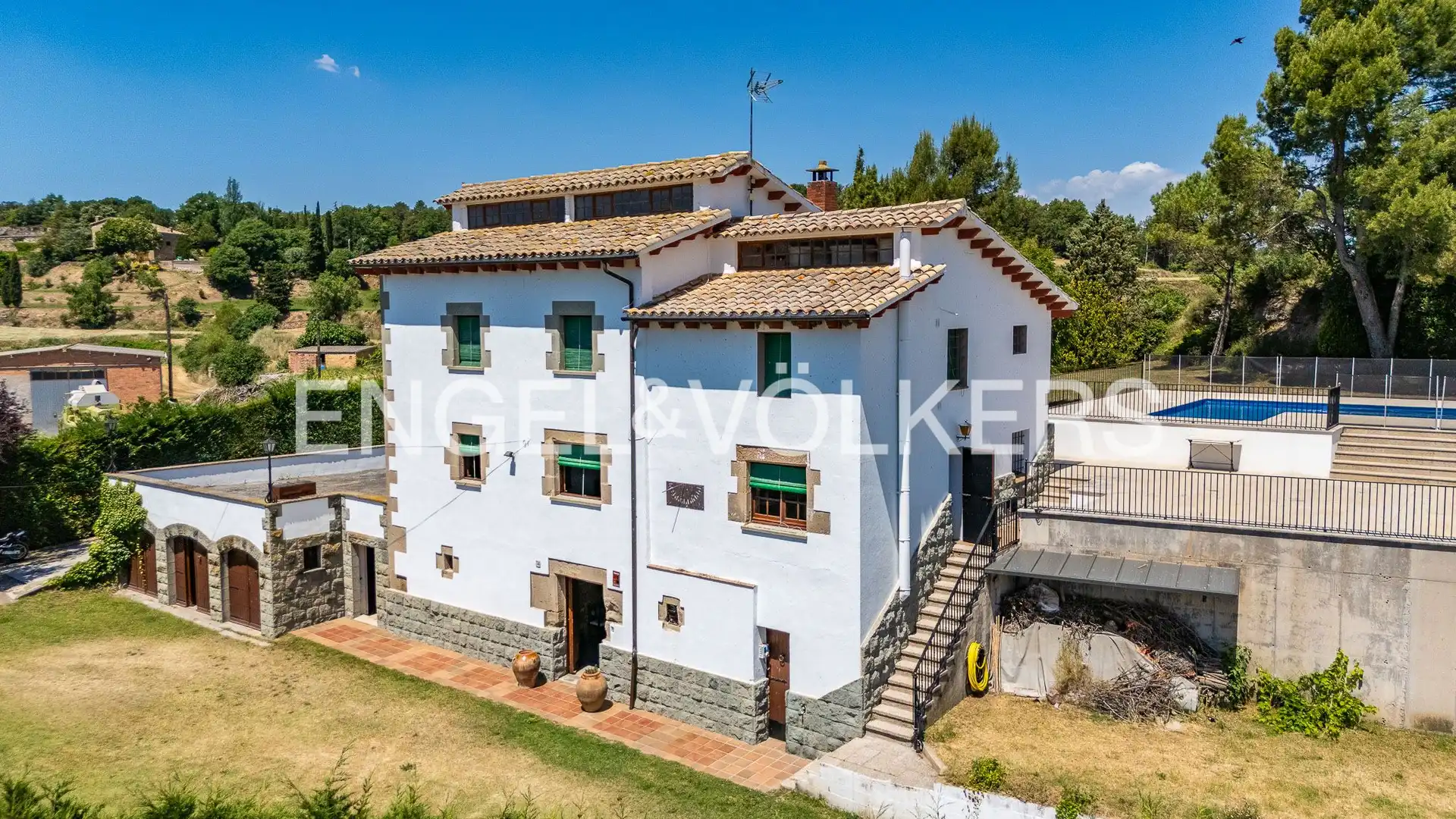 Vista exterior de Finca rústica en venda en Sant Feliu Sasserra amb Calefacció, Terrassa i Piscina