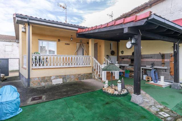 Casa-chalet en Venta en Calle D FELIPE-QUIN V en Benavides