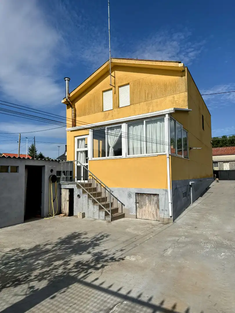 Vista exterior de Casa o xalet en venda en Carballo amb Terrassa