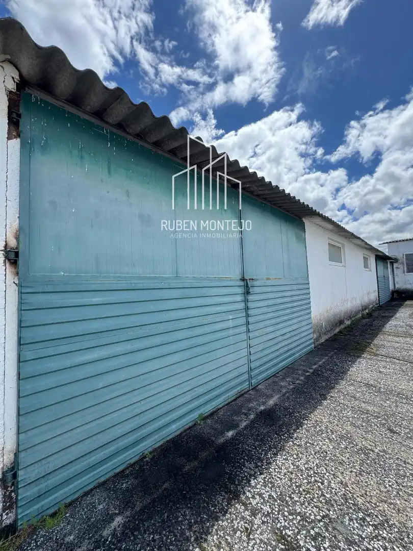 Außenansicht von Fabrikhallen zum Verkauf in Peñaranda de Bracamonte