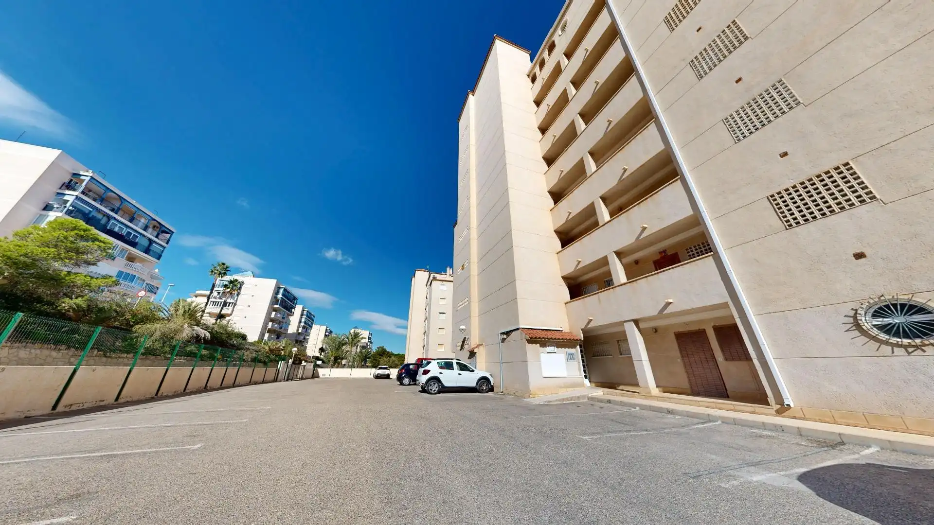 Aparcament de Apartament de lloguer en Elche / Elx amb Aire condicionat, Calefacció i Terrassa