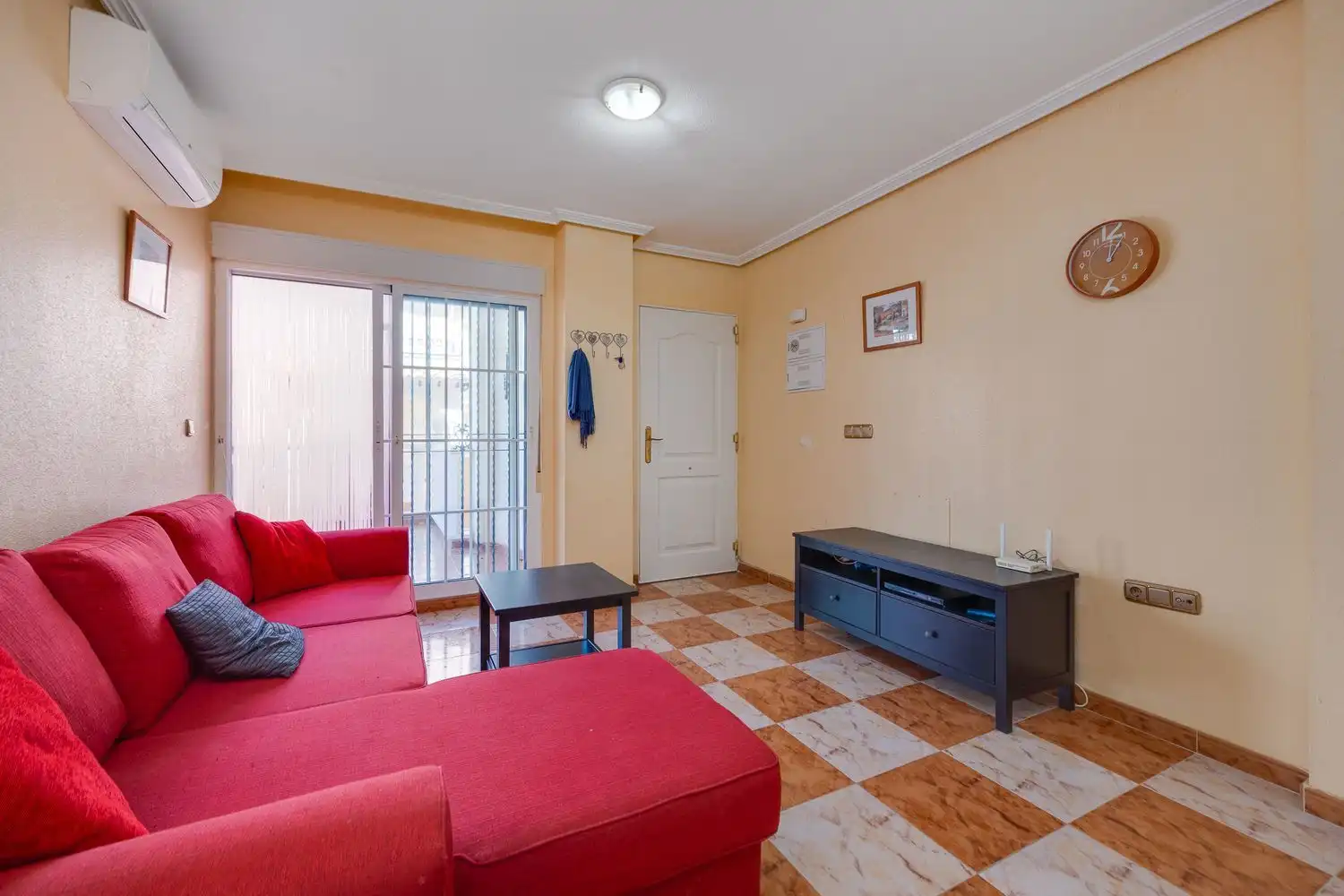 Sala d'estar de Pis en venda en Orihuela amb Aire condicionat, Terrassa i Moblat