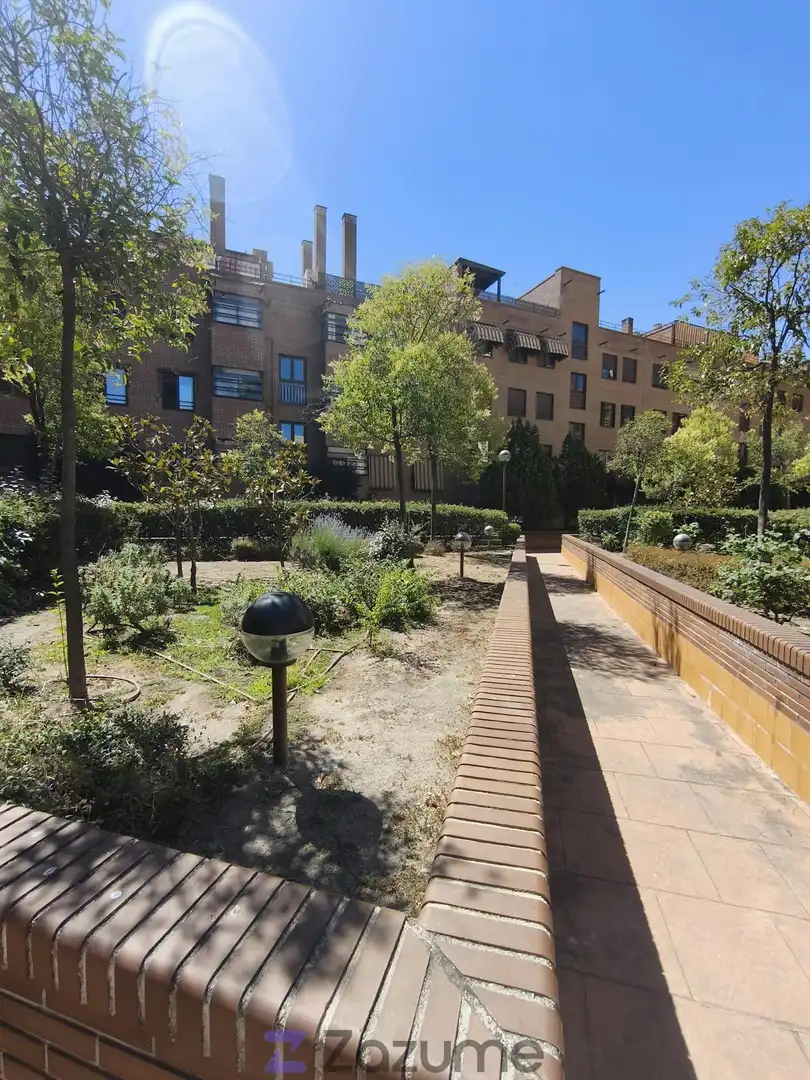 Außenansicht von Wohnungen zur Miete in Madrid mit Klimaanlage, Heizung und Privatgarten
