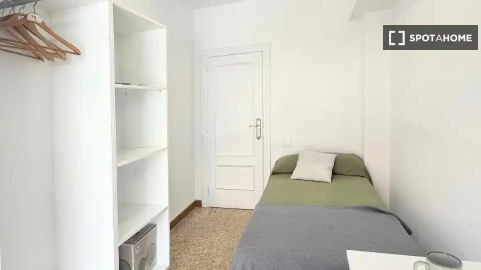 Bedroom of Flat for share in Burjassot  with Air Conditioner, Terrace and Furnished