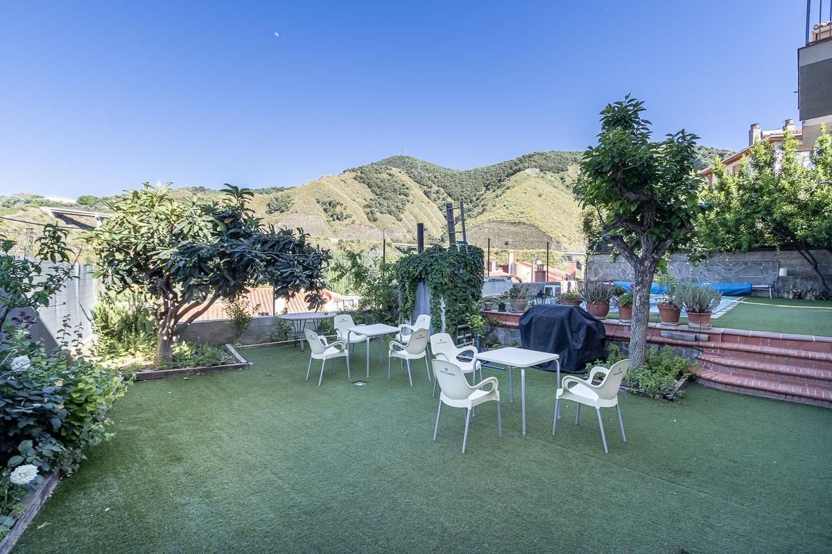 Terrassa de Casa o xalet en venda en Pinos Genil amb Aire condicionat, Jardí privat i Terrassa