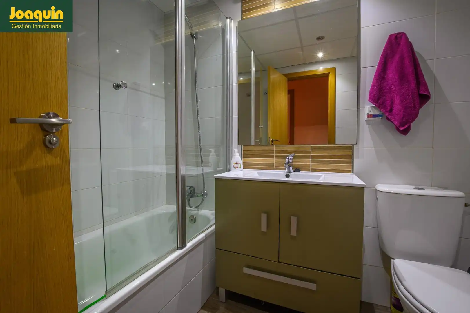 Bathroom of Flat for sale in Córdoba  with Air Conditioner, Heating and Terrace