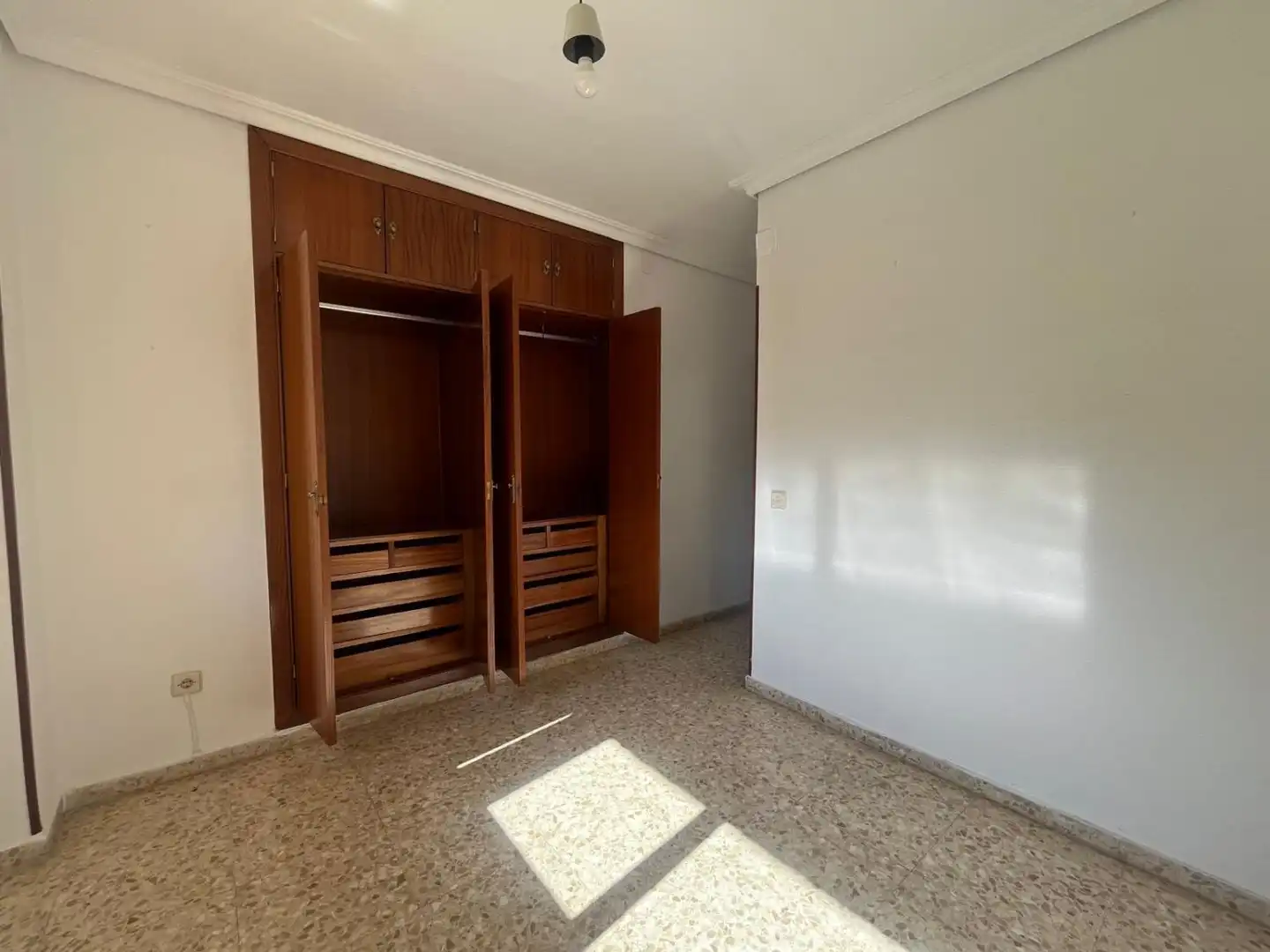 Bedroom of Flat for rent in Sevilla  with Air Conditioner, Terrace and Community pool
