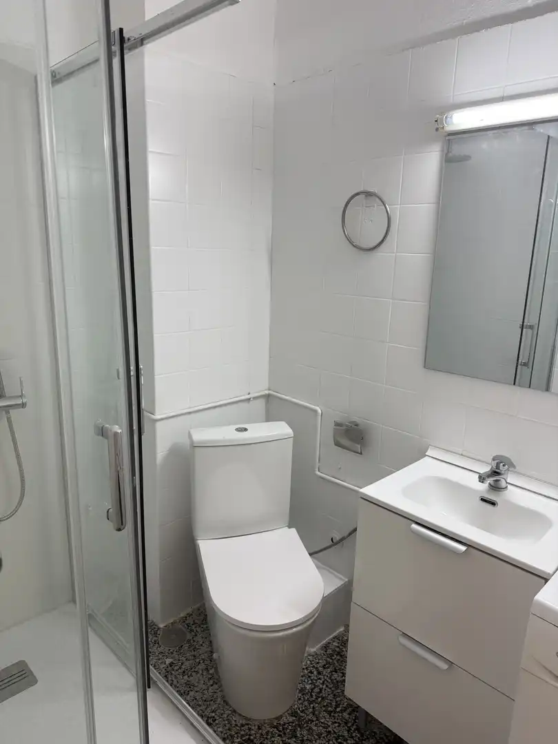 Badezimmer von Wohnung zur Miete in  Madrid Capital mit Klimaanlage