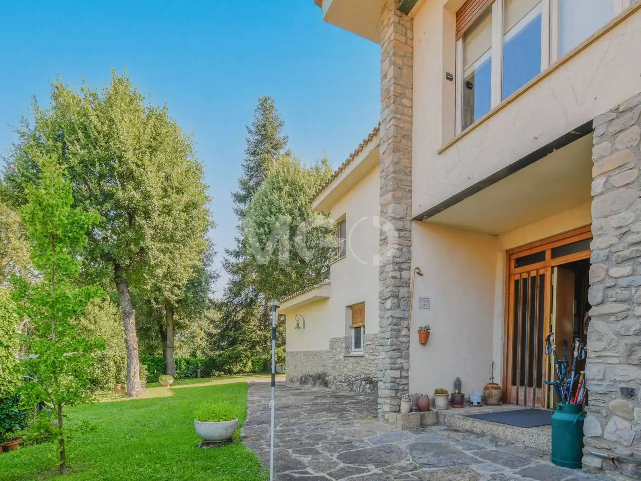 Vista exterior de Casa o xalet en venda en Tavèrnoles amb Calefacció, Jardí privat i Parquet