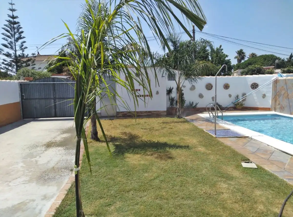 Piscina de Casa o xalet en venda en Chiclana de la Frontera amb Jardí privat, Terrassa i Piscina