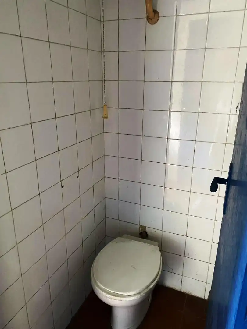 Baño de Local en venta en Gijón  con Amueblado y Alarma