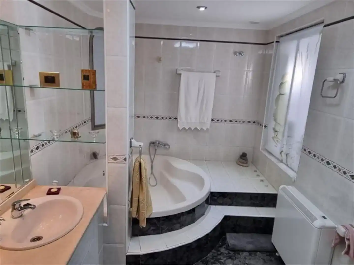 Baño de Piso en venta en Santa Clara de Avedillo con Aire acondicionado, Parquet y Trastero