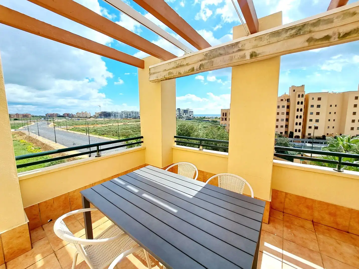 Apartament amb piscina en venda a Isla Canela, imagen 2
