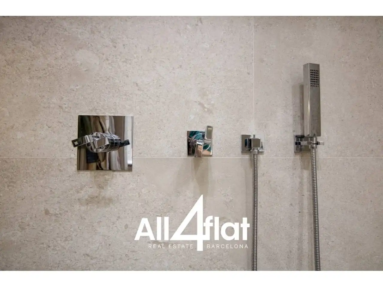 Bathroom of Flat for sale in Barcelona  with Air Conditioner, Heating and Parquet flooring
