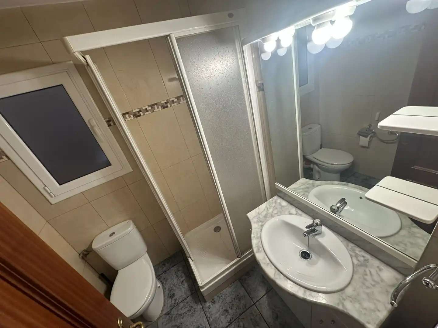 Baño de Piso en venta en Santa Coloma de Gramenet con Aire acondicionado, Amueblado y Balcón