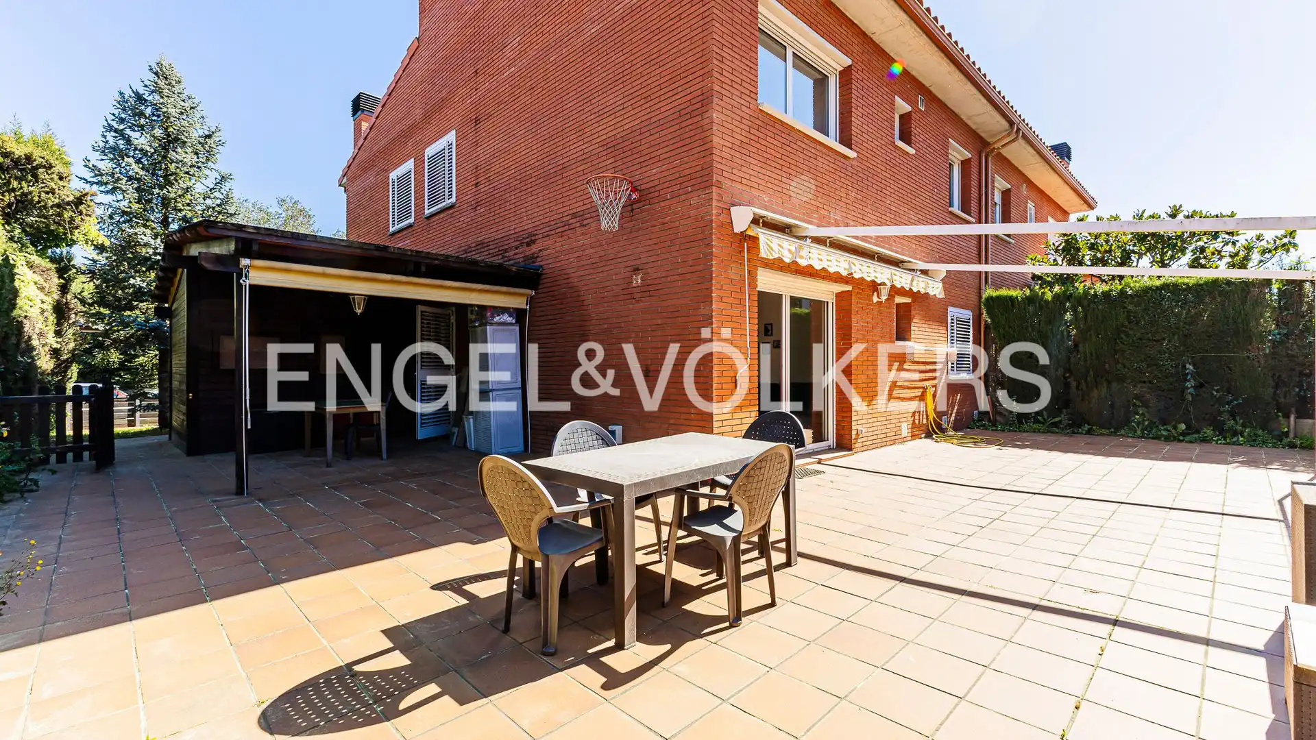 Vista exterior de Casa adosada en venta en Polinyà con Calefacción, Jardín privado y Parquet