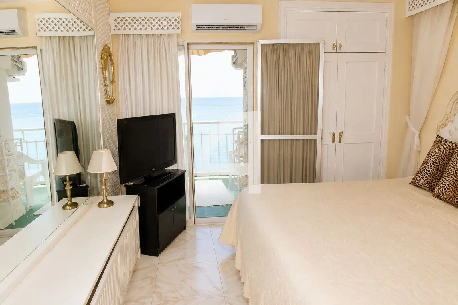 Schlafzimmer von Dachboden zum Verkauf in Benalmádena mit Klimaanlage, Heizung und Terrasse