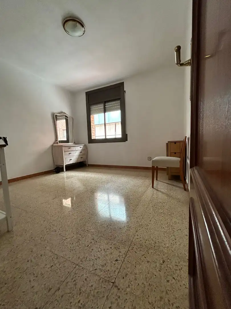 Dormitori de Pis en venda en Cerdanyola del Vallès amb Forn, Microones i Balcó