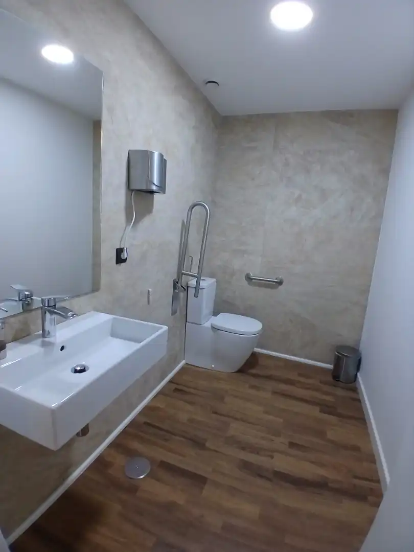 Baño de Piso en venta en Huelva con Aire acondicionado