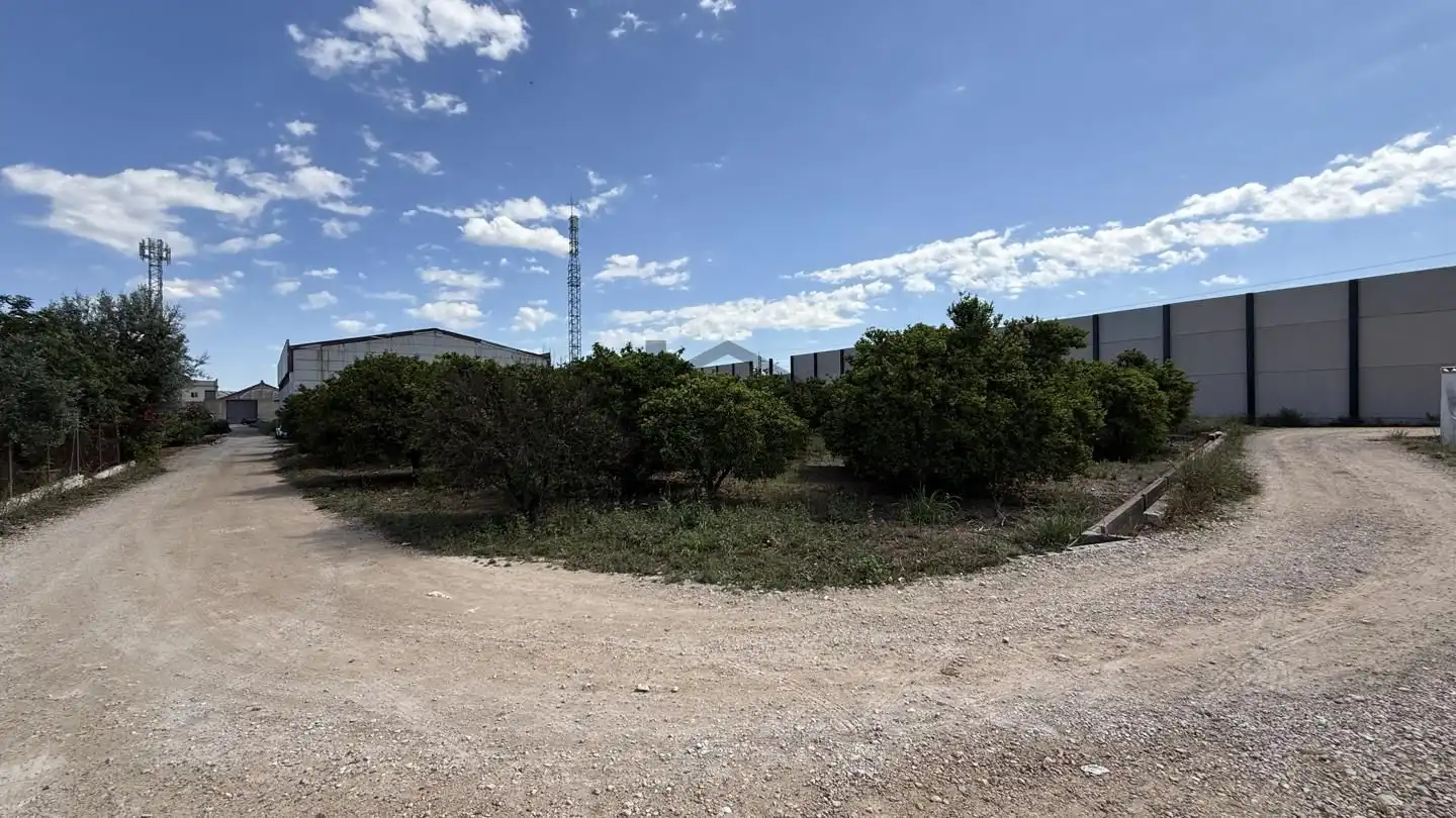Industrial land for sale in La Pobla Llarga