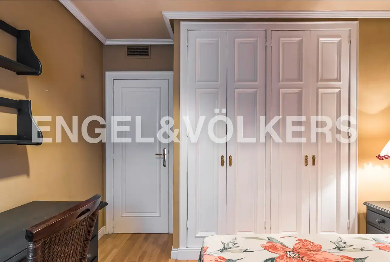 Bedroom of Flat for sale in Madrid  with Air Conditioner, Heating and Balcony