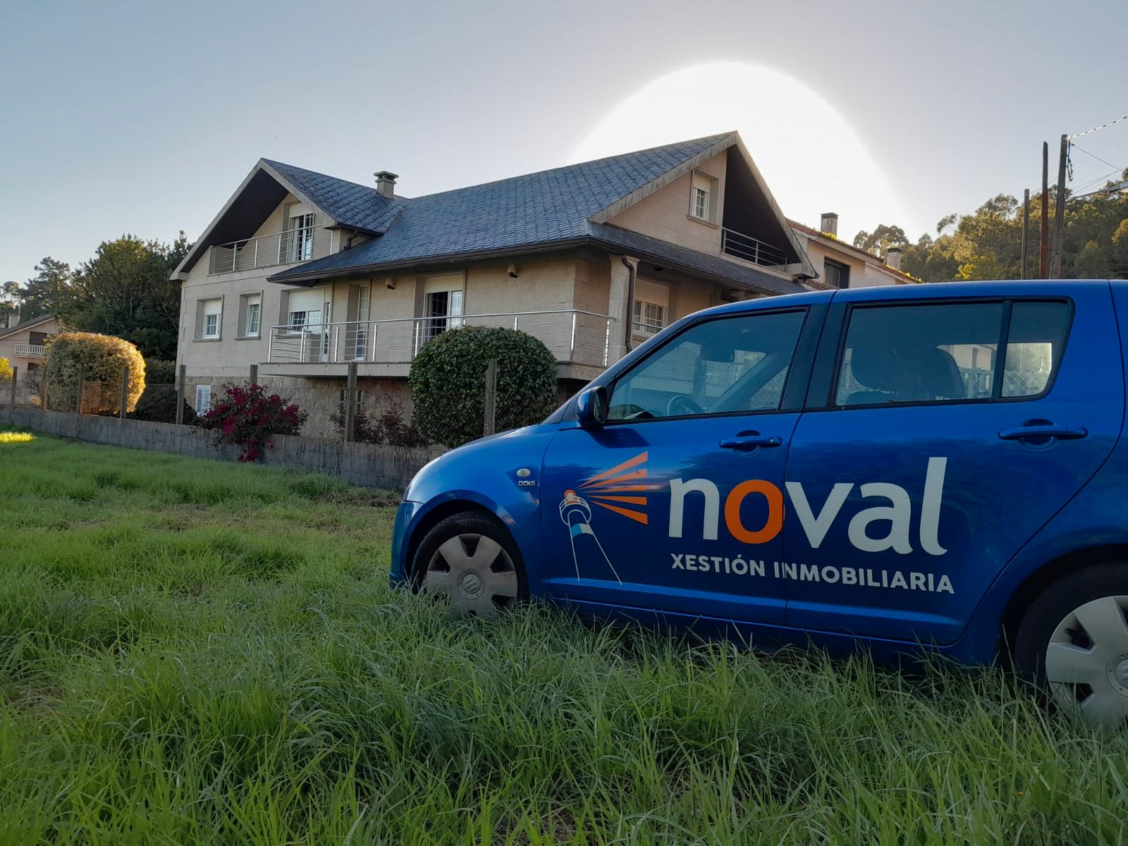 Vista exterior de Casa o xalet en venda en A Illa de Arousa  amb Calefacció, Jardí privat i Terrassa