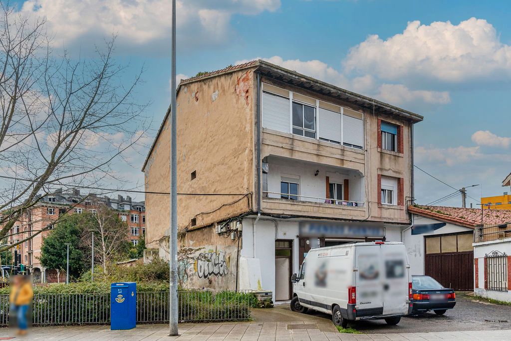 Vista exterior de Piso en venta en Santander