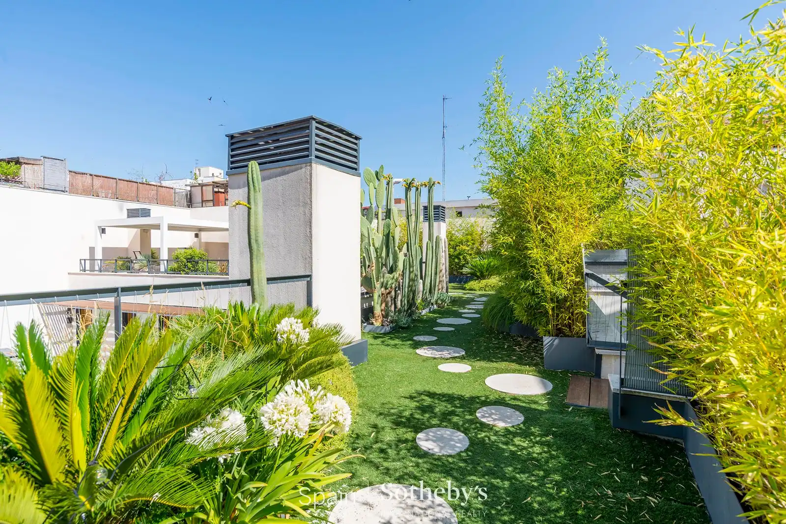 Terraza de Ático en venta en Madrid con Aire acondicionado, Calefacción y Jardín privado