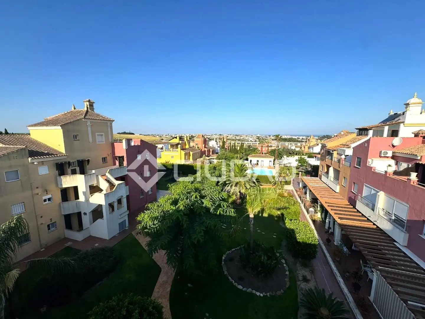 Vista exterior de Piso en venta en Sanlúcar de Barrameda con Aire acondicionado, Jardín privado y Amueblado