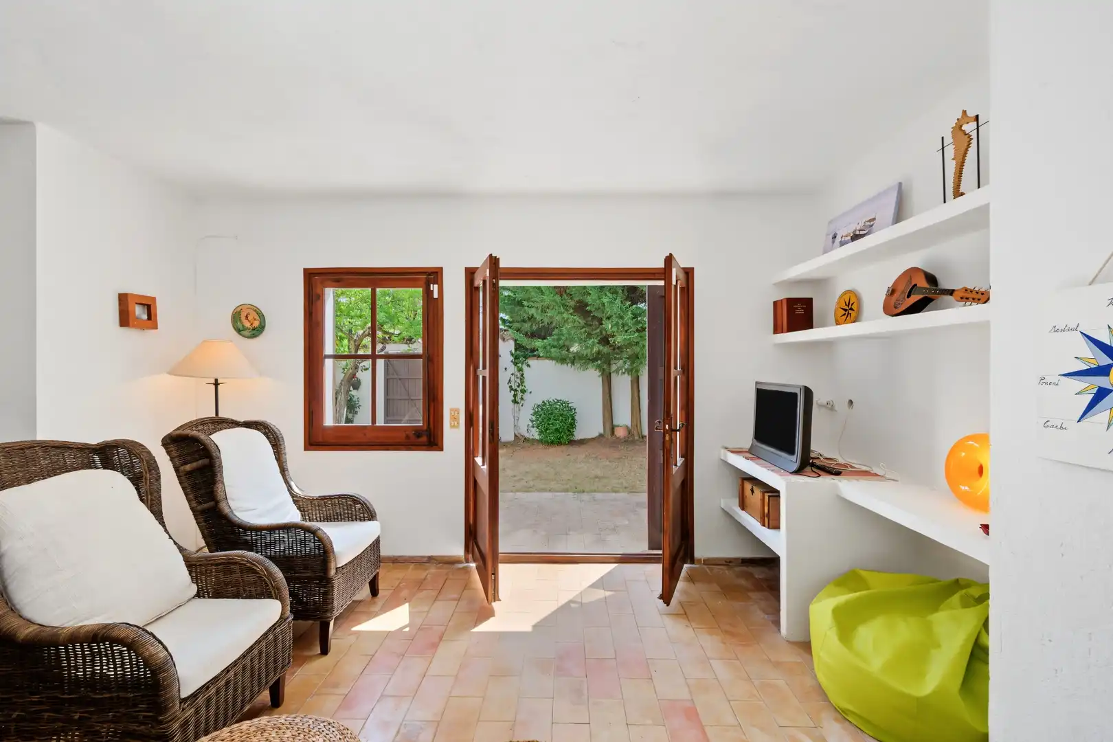 Sala de estar de Casa o chalet en venta en L'Escala con Jardín privado, Terraza y Trastero