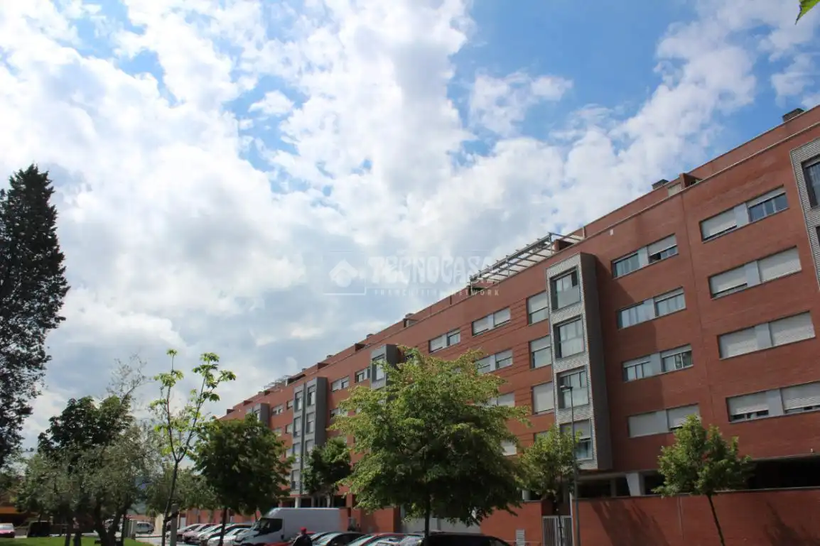 Vista exterior de Piso en venta en Azuqueca de Henares con Aire acondicionado, Calefacción y Piscina comunitaria