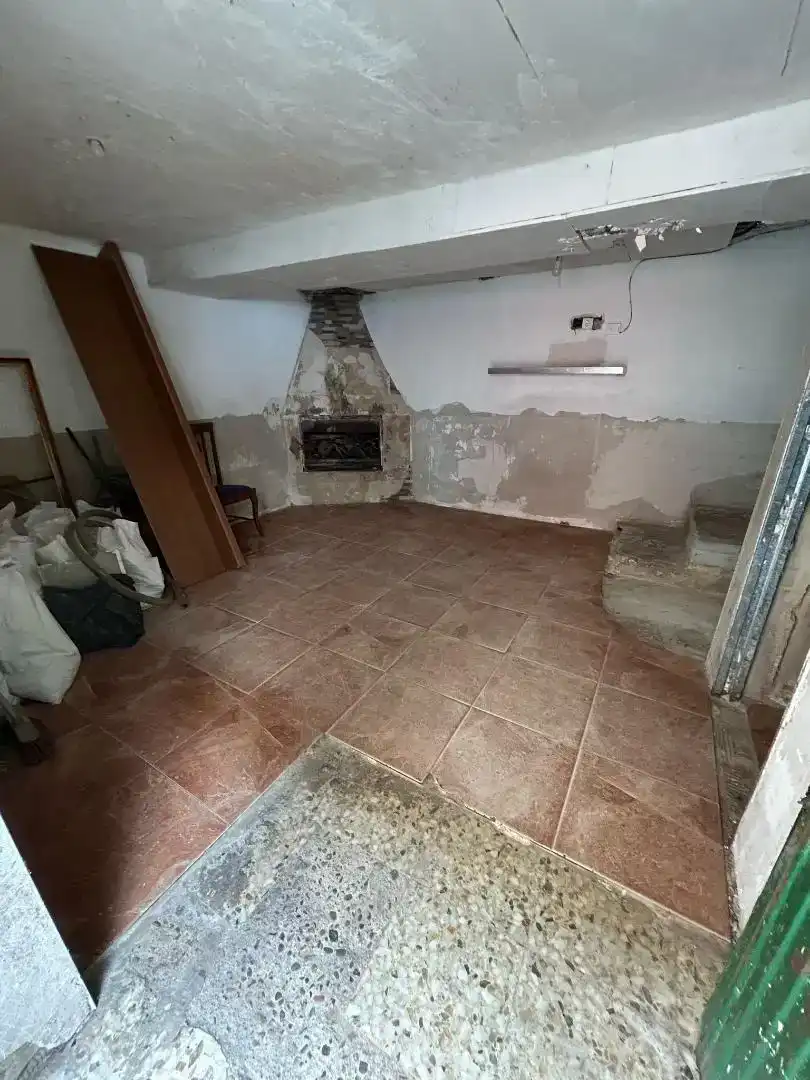 Casa adosada en venda en Anguciana