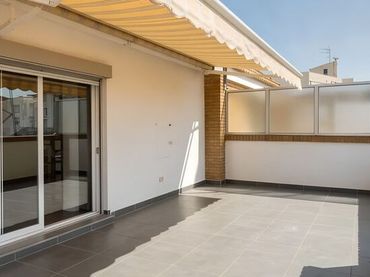 Penthouse to rent in Calle Bruno García