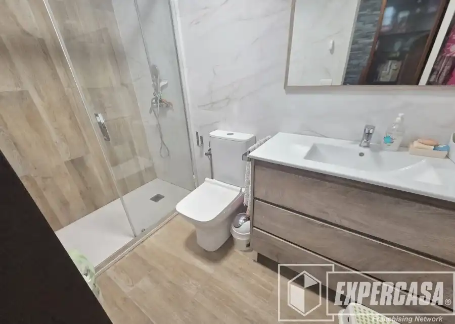 Baño de Casa adosada en venta en Corbera con Aire acondicionado, Terraza y Trastero