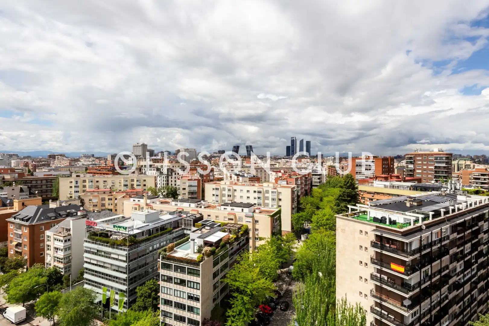 Vista exterior de Pis en venda en Madrid amb Aire condicionat, Calefacció i Domòtica