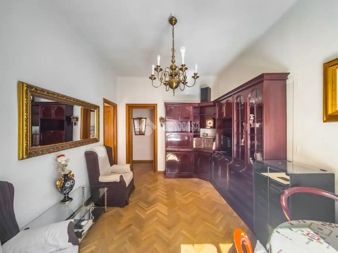 Living room of Flat for sale in Madrid  with Air Conditioner, Heating and Parquet flooring
