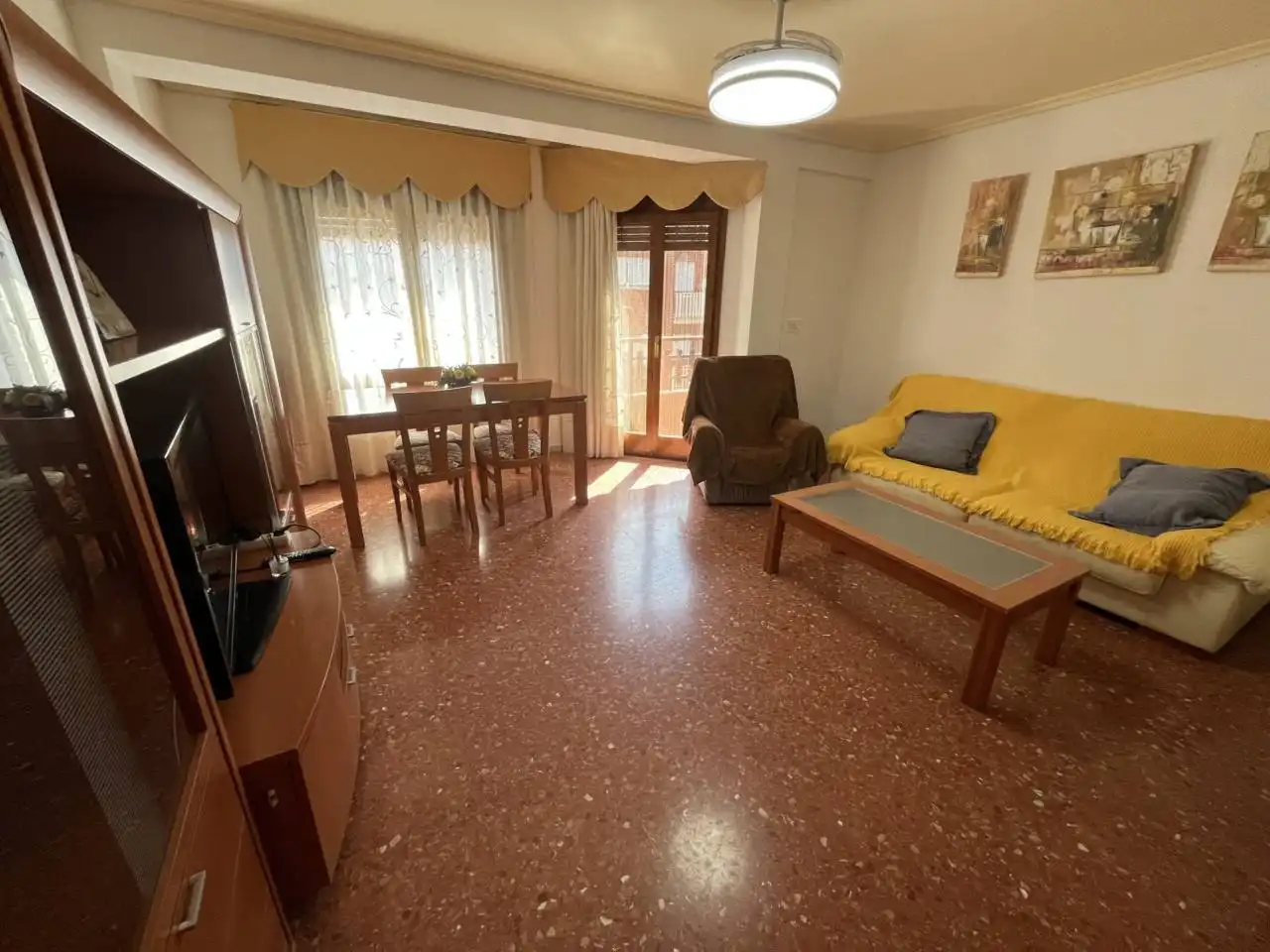 Living room of Flat for sale in Alcañiz  with Heating, Furnished and Balcony