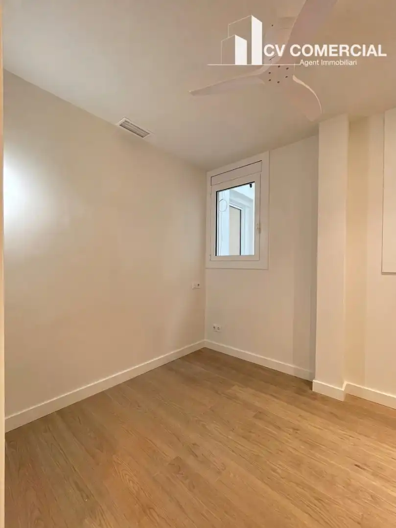 Bedroom of Flat for sale in Barcelona  with Air Conditioner, Heating and Parquet flooring