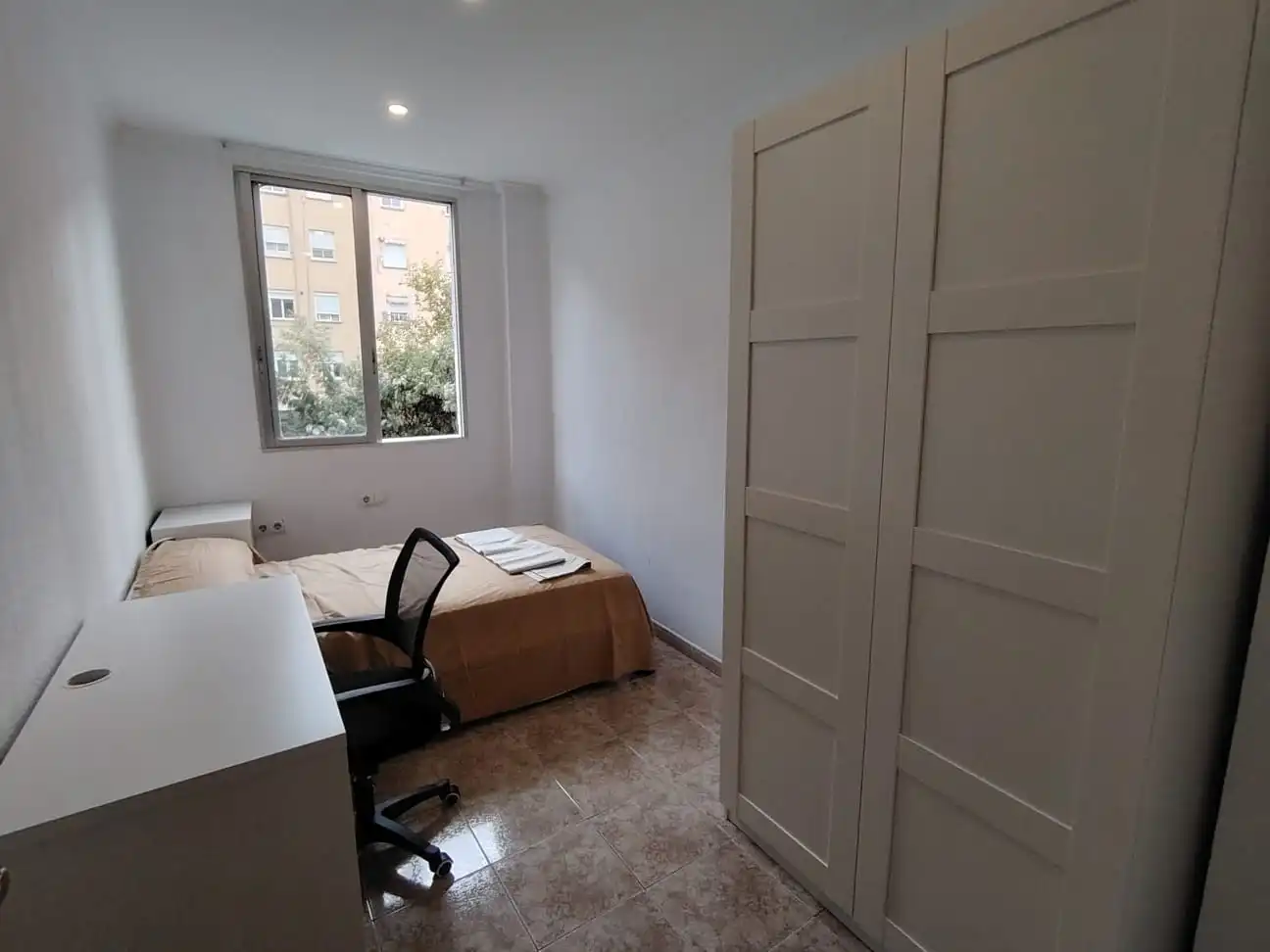 Schlafzimmer von Wohnung zur Miete in Valencia mit Klimaanlage, Möbliert und Waschmaschine