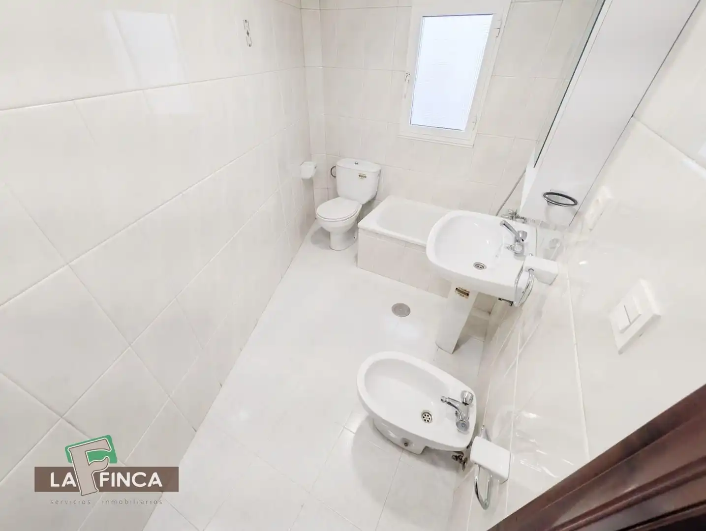 Bathroom of Flat for rent in Oviedo   with Heating