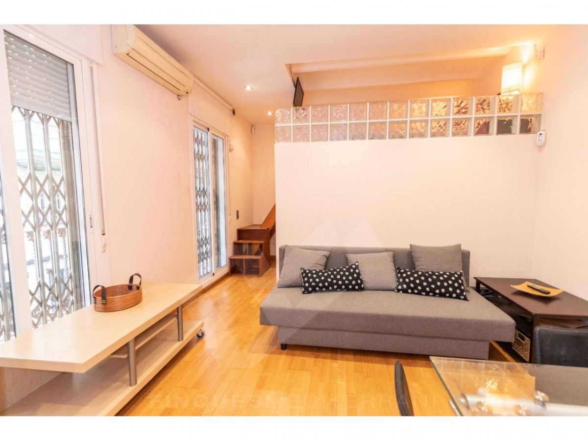 Living room of Flat to rent in  Barcelona Capital  with Air Conditioner, Heating and Parquet flooring