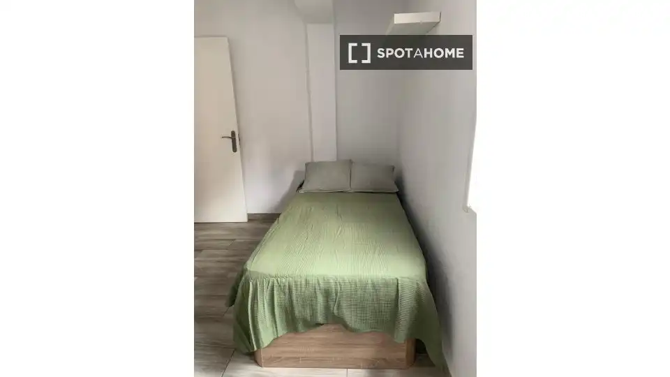 Bedroom of Apartments for share in Valencia  with Air Conditioner, Terrace and Furnished