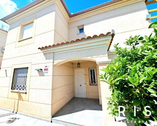 Exterior view of Single-family semi-detached for sale in Alhaurín de la Torre  with Air Conditioner, Private garden and Terrace