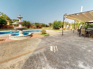 Xalet amb piscina en venda a Calle SANSUEÑA 72