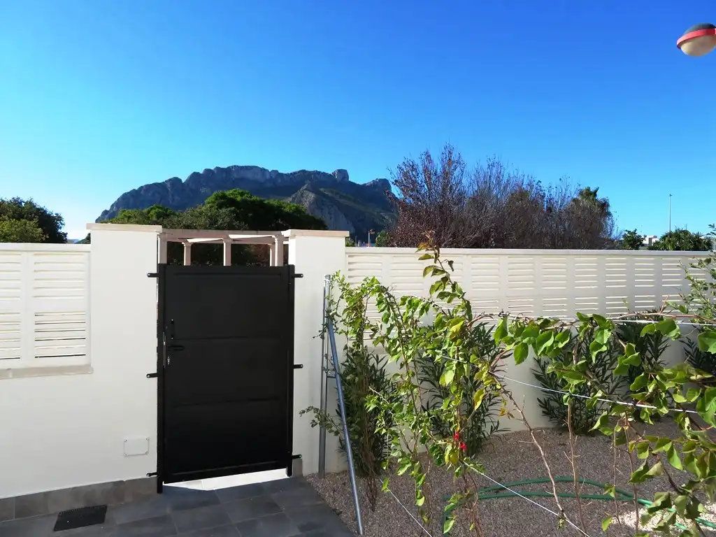 Vista exterior de Casa o chalet en venta en Els Poblets con Aire acondicionado, Calefacción y Jardín privado