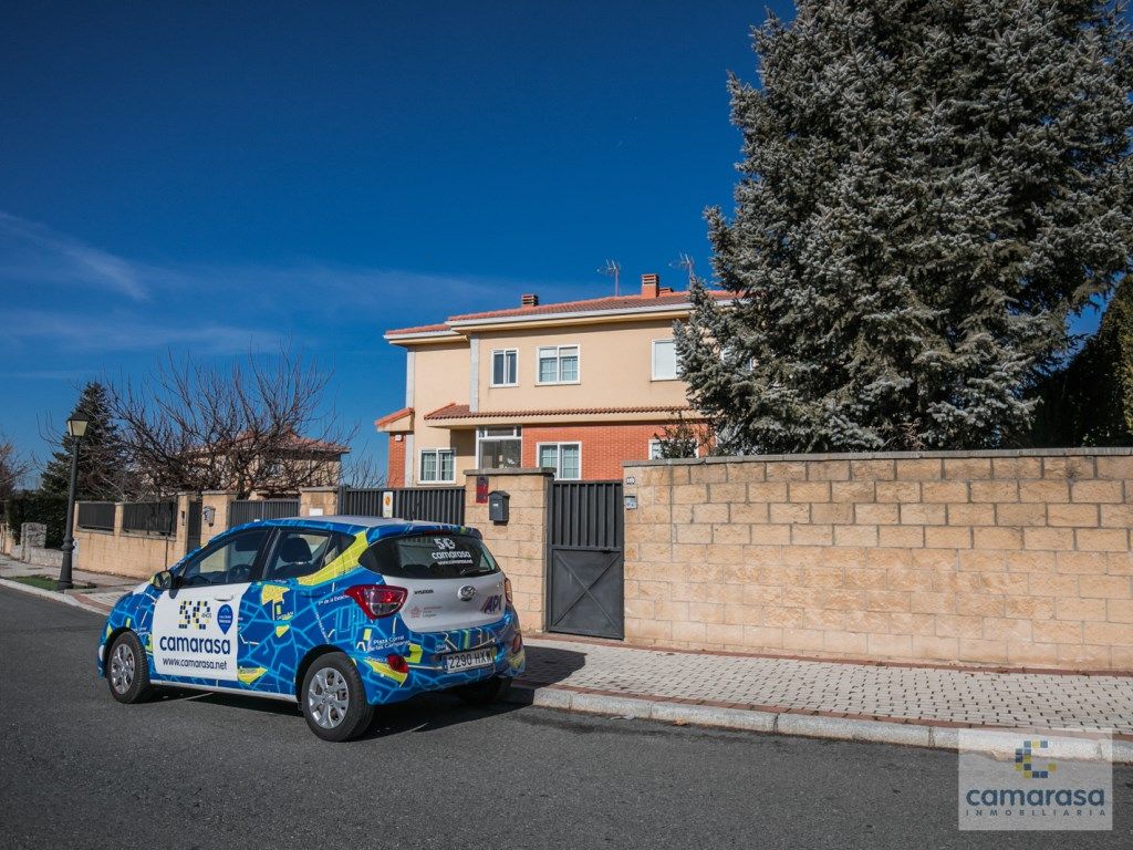 Exterior view of House or chalet for sale in Ávila Capital  with Private garden and Terrace