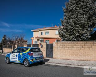 Exterior view of House or chalet for sale in Ávila Capital  with Private garden and Terrace